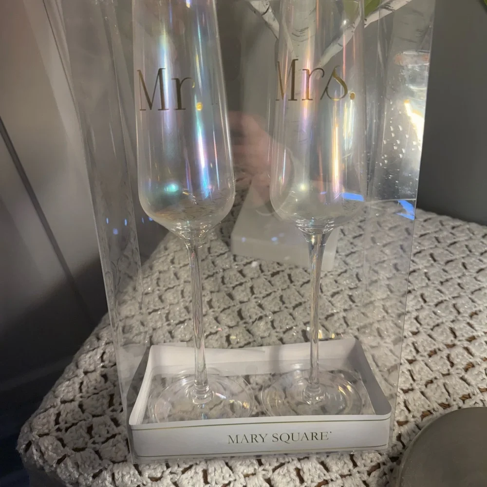 NWT Elegant Gold Mr. & Mrs. Champagne Flutes